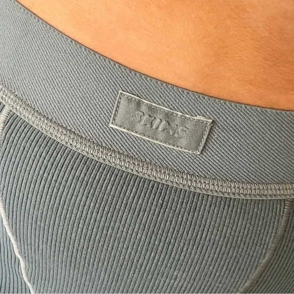 SKIMS COTTON RIB BOXER | KYANITE
194378029777
Size: XS
Color: KYANITE - Picture 3 of 3